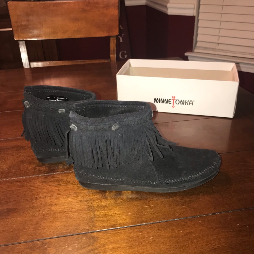Black Minnetonka booties/ankle boots size 9